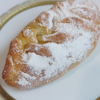 Пирожок с яблоком в Бахытик по цене 100 ₽