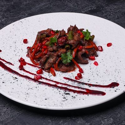 Говядина с овощами в ягодном соусе в Kitchen lab по цене 770 ₽