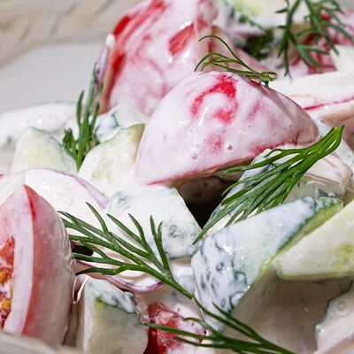 Овощной салат со сметаной в Miss you по цене 1150 ₽