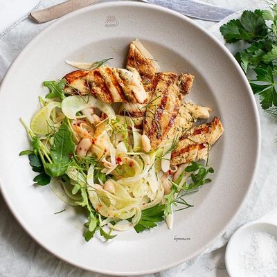 Салат из куриного филе в Сайгон по цене 500 ₽