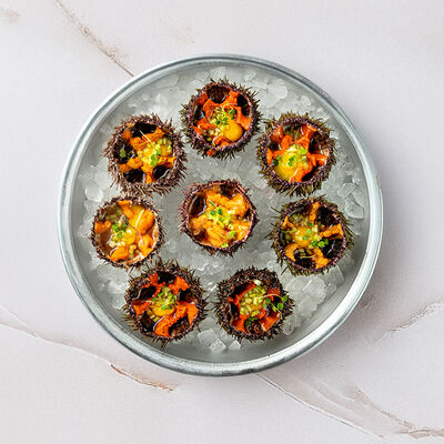 Морские ежи с перепелиным желтком и соусом понзу в Рыба моя по цене 3700 ₽