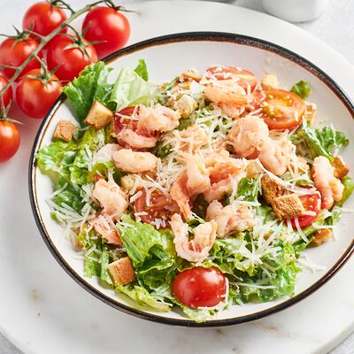 Салат Цезарь с креветками в Kekou Вкусная еда по цене 560 ₽