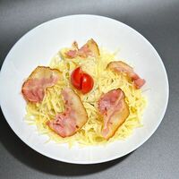 Феттуччине карбонара с беконом в SAAG Cafe