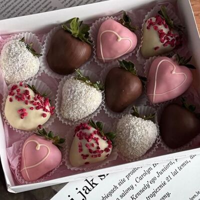 Клубника в шоколаде 12 шт в Berry sweets по цене 3030 ₽