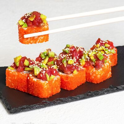 Ролл Тартар с тунцом в Суши Boom по цене 1022 ₽