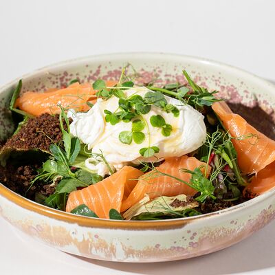 С лососем и бородинской землёй в Spicy no spicy по цене 820 ₽