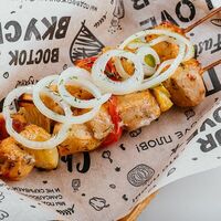 Шашлык из курицы с овощами в Плов Хауз