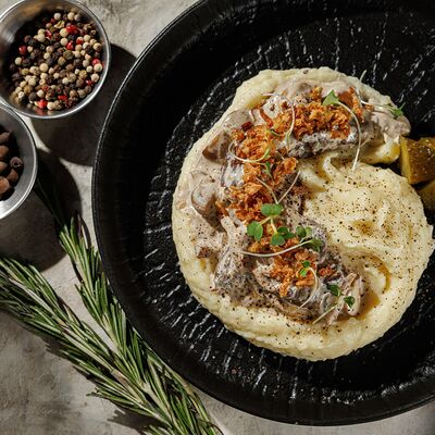 Бефстроганов с пюре в Feromon по цене 820 ₽