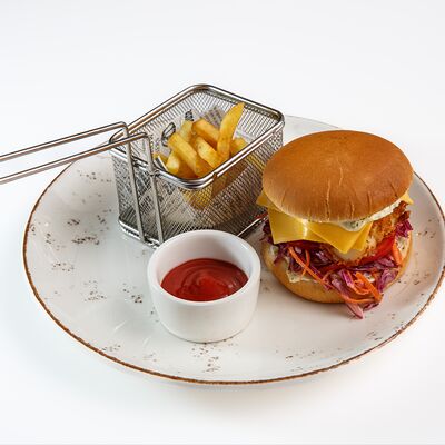 Фишбургер с картофелем фри в White Fox Cafe по цене 1195 ₽