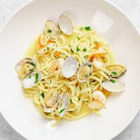 Спагетти с вонголе и креветками в Salsa Pizza & Pasta