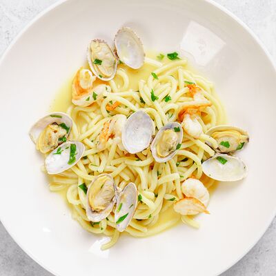 Спагетти с вонголе и креветками в Salsa Pizza & Pasta по цене 730 ₽