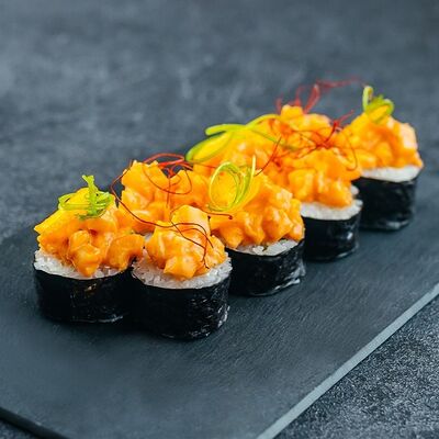 Тартар ролл с креветкой в Rolls Bar по цене 586 ₽