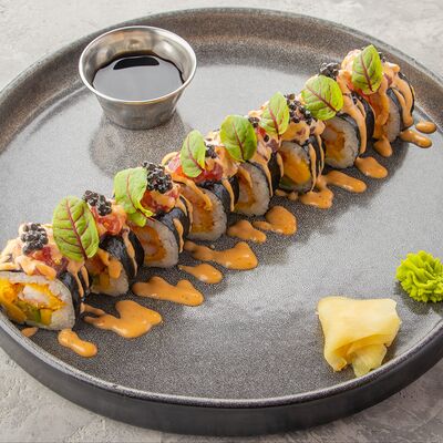 Ролл с тигровой креветкой, тунцом и сливочным сыром в Шато Винтаж по цене 980 ₽