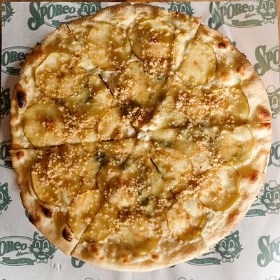 Пицца с грушей, горгонзолой, трюфельным медом в SPORCO по цене 720 ₽