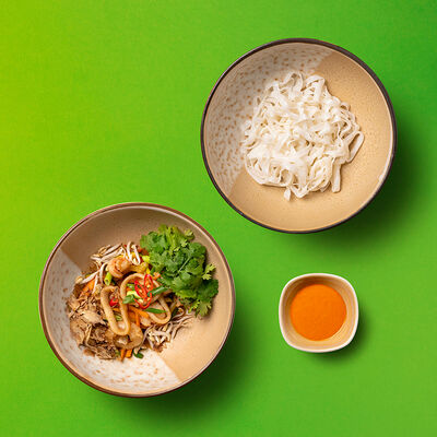 Вок с морепродуктами, рисовой лапшой и том ям в VASILCHUKI Chaihona №1 по цене 460