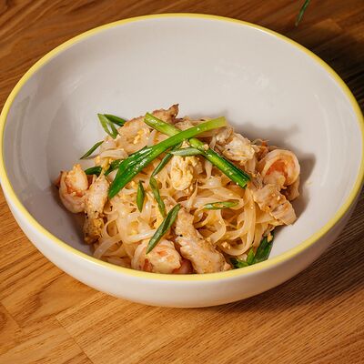 Пад-тай с креветками и индейкой в Cream Soda по цене 690 ₽