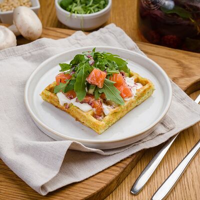 Кабачковая вафля с лососем и сливочным муссом в Debaton по цене 432