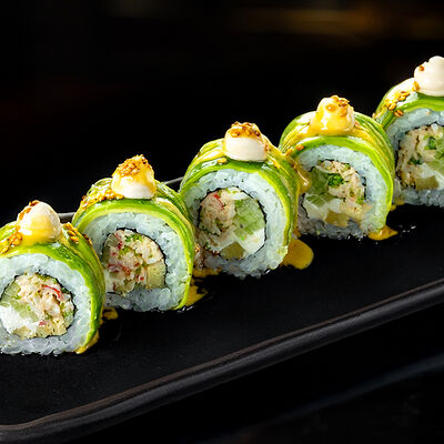 Ролл Камчатский краб с авокадо в Tsunami Sushi & Cocktails по цене 1590 ₽