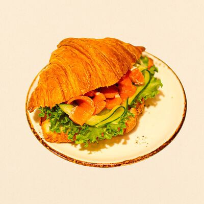 Круассан с форелью и цитрусовым кремом в Zavarka coffee по цене 680 ₽