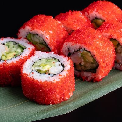 Калифорния с креветкой в Sushi Kama по цене 550 ₽