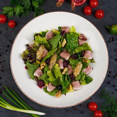 Салат с утиным филе и авокадо в Руки ВВерх! Бар по цене 950 ₽