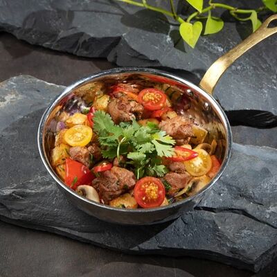Свинина жареная с овощами в Мясоlove по цене 790 ₽
