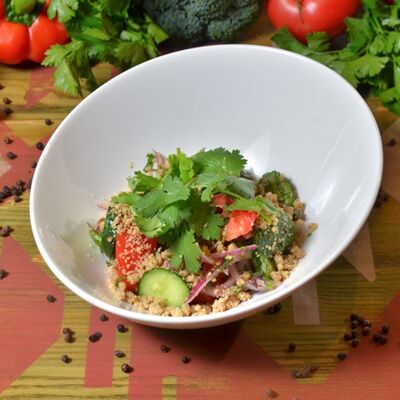 Салат Овощной с грецким орехом в АйДаБаран по цене 690 ₽