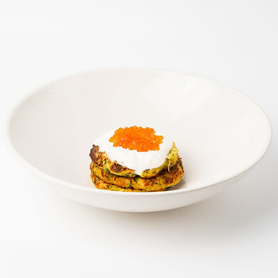 Оладьи из цукини со сметаной и красной икрой в KM20 по цене 1320 ₽