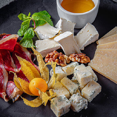 Ассорти к вину в Goodman по цене 1300 ₽