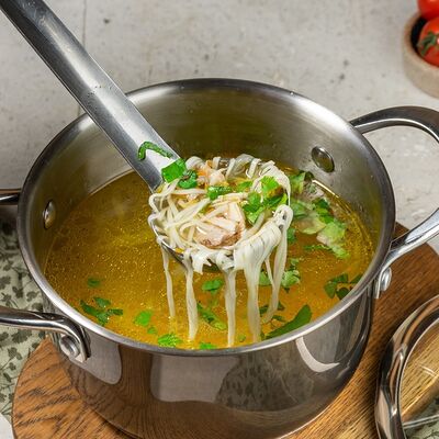 Суп лапша с курицей в Рестомаркет Китчен по цене 588 ₽