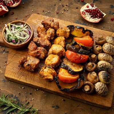 Ассорти на двоих в Вкусно есть всё на углях по цене 3190 ₽