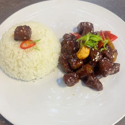 24. Рис с говядиной и чёрным перцем в Чайна-Рай по цене 860 ₽