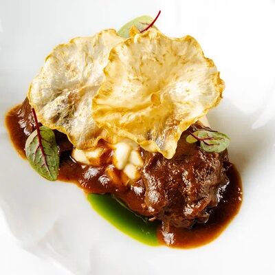 Томленые говяжьи щечкив Dodici Seafood по цене 1050 ₽