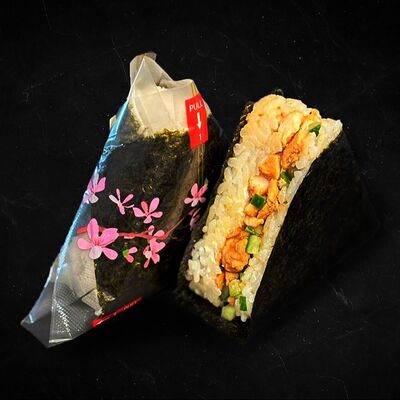Онигири с курицей в Пицца Семейная точка по цене 250 ₽