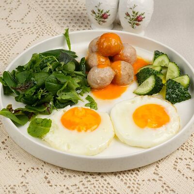 Глазунья с митболами в Вера Фёдоровна по цене 670 ₽