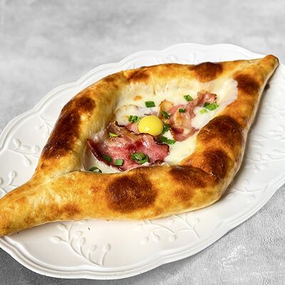 Хачапури с беконом и сыром в MaMa Mia по цене 799 ₽