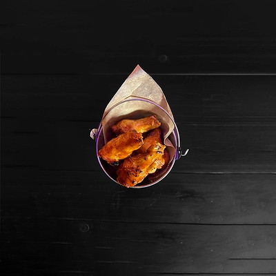 Куриные крылышки в Red Rocket Bar по цене 490 ₽