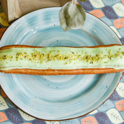 Эклер Фисташковый в Сорренто по цене 250 ₽