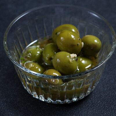 Оливки с чесноком и зеленью в Рюмочная Коллеги по цене 380 ₽