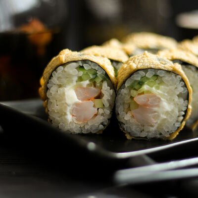 Ролл Темпура с креветкой в Yomayo по цене 459 ₽