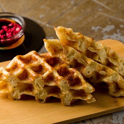 Сладкие вафли с протертой черникой и малиной в BEATS BREW по цене 971 ₽