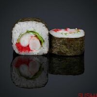 Большая классика с креветкой и салатом в Sushi Boom