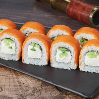 Ролл Филадельфия с огурцом в Мир Суши