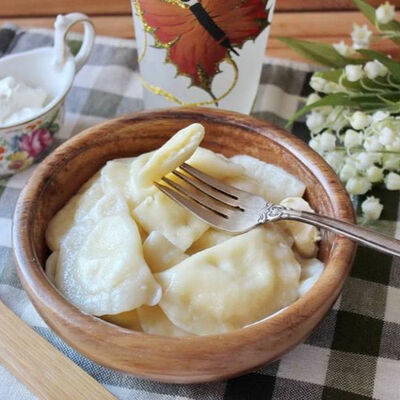 Вареники с творогом, изюмом и сюрпризами в Бо-Бо по цене 490 ₽