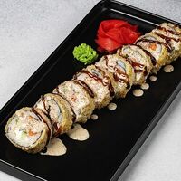 Жареный ролл с лососем, крабом и нежным чили в Табаско