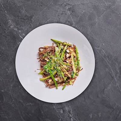 Гречневая лапша с овощами, кешью и соевым соусом в Ribambelle по цене 850 ₽