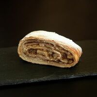 Штрудель с яблоком и корицей в Пекарня Тартин