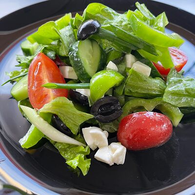 Салат Греческий в Булка и Мясо по цене 330 ₽