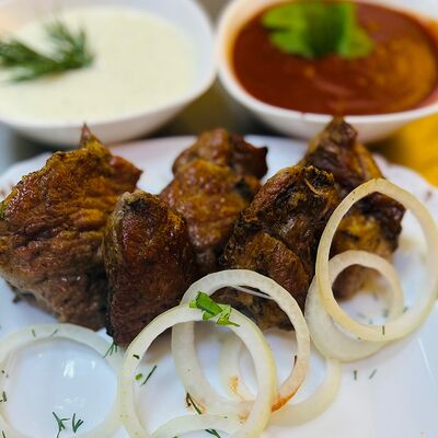 Шашлык из cвинoй шеи в лаваш & мясо по цене 265 ₽