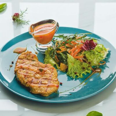 Стейк из индейки с соусом чили-манго в Пожарка по цене 800 ₽